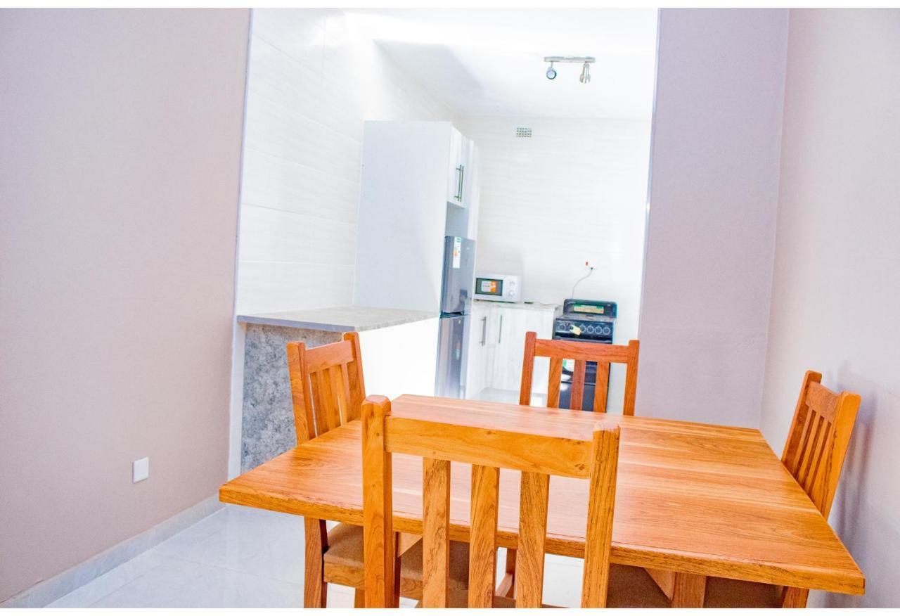 R Executive Apartments Harare Luaran gambar
